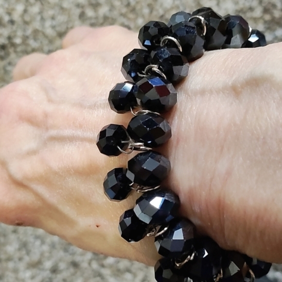 VINTAGE JET BLACK IRIDESCENT SHIMMERY CRYSTAL STRETCH BRACELET - Picture 3 of 8